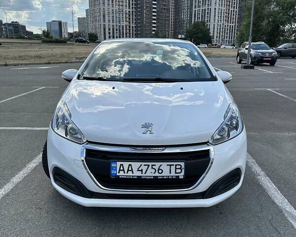 Белый Пежо 208, объемом двигателя 1.2 л и пробегом 106 тыс. км за 8900 $, фото 1 на Automoto.ua