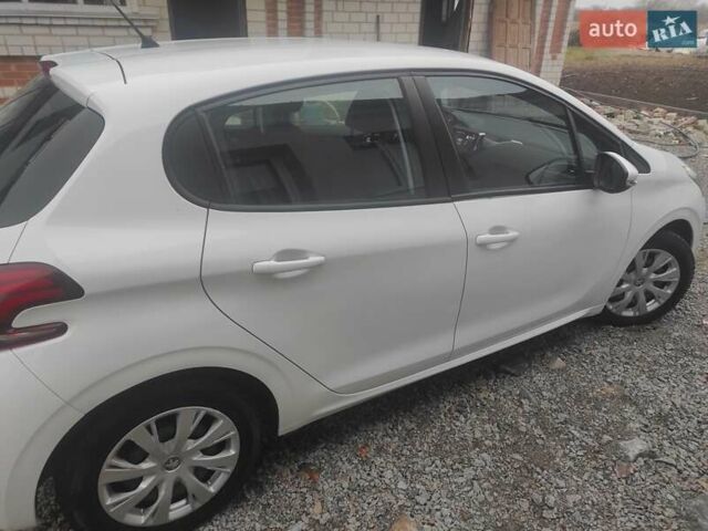 Белый Пежо 208, объемом двигателя 1.2 л и пробегом 115 тыс. км за 8000 $, фото 16 на Automoto.ua