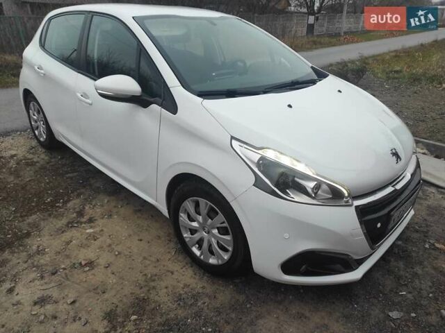 Белый Пежо 208, объемом двигателя 1.2 л и пробегом 115 тыс. км за 8000 $, фото 14 на Automoto.ua