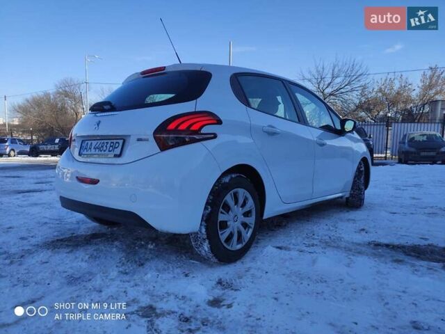Белый Пежо 208, объемом двигателя 1.2 л и пробегом 80 тыс. км за 8150 $, фото 6 на Automoto.ua
