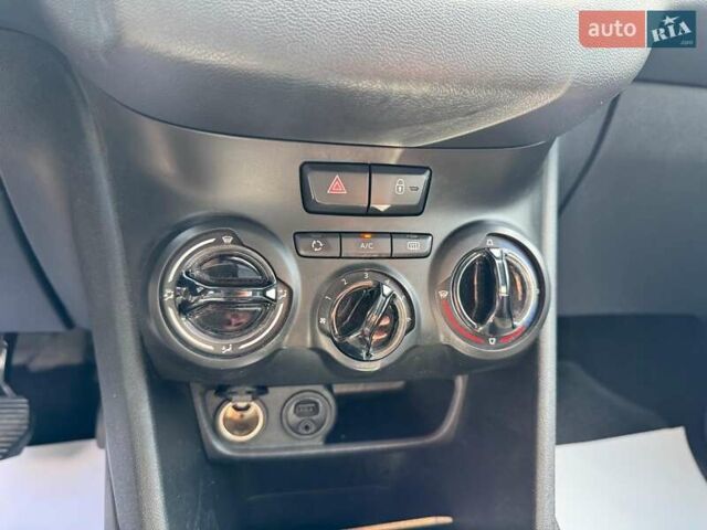 Белый Пежо 208, объемом двигателя 1.2 л и пробегом 126 тыс. км за 9990 $, фото 20 на Automoto.ua