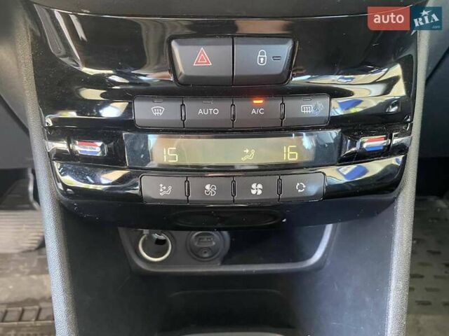 Белый Пежо 208, объемом двигателя 1.2 л и пробегом 76 тыс. км за 8200 $, фото 22 на Automoto.ua