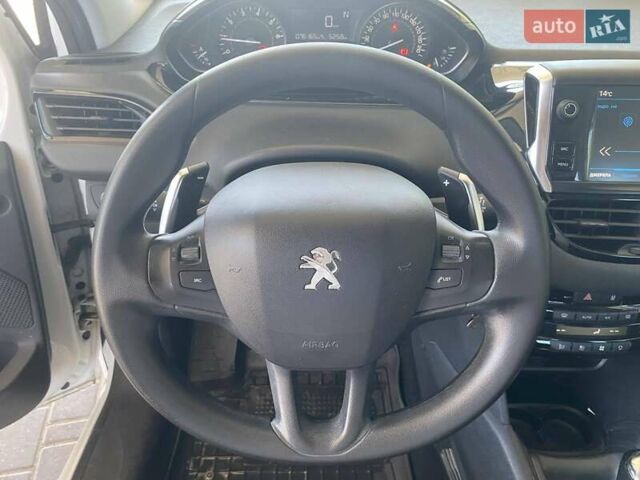Белый Пежо 208, объемом двигателя 1.2 л и пробегом 76 тыс. км за 8200 $, фото 17 на Automoto.ua