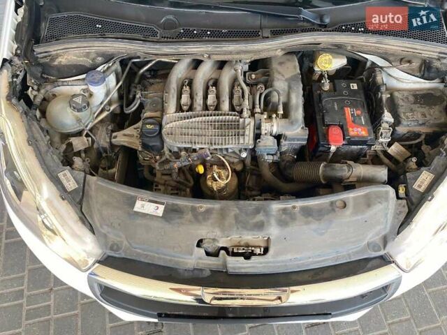 Белый Пежо 208, объемом двигателя 1.2 л и пробегом 76 тыс. км за 8200 $, фото 23 на Automoto.ua