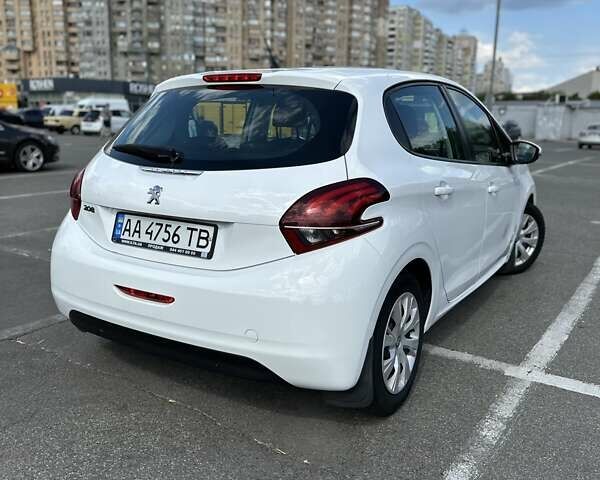 Белый Пежо 208, объемом двигателя 1.2 л и пробегом 106 тыс. км за 8900 $, фото 10 на Automoto.ua