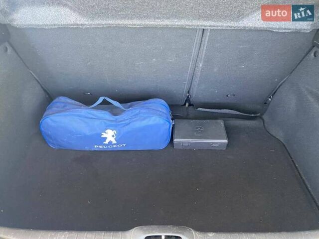 Белый Пежо 208, объемом двигателя 1.2 л и пробегом 76 тыс. км за 8200 $, фото 25 на Automoto.ua