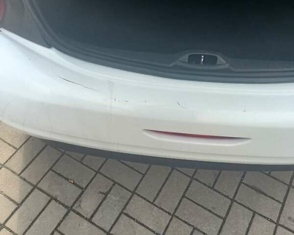 Білий Пежо 208, об'ємом двигуна 1.2 л та пробігом 75 тис. км за 7500 $, фото 22 на Automoto.ua