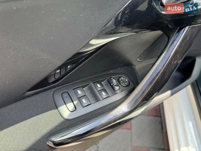 Белый Пежо 208, объемом двигателя 1.2 л и пробегом 126 тыс. км за 9990 $, фото 15 на Automoto.ua