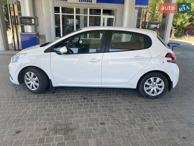 Белый Пежо 208, объемом двигателя 1.2 л и пробегом 76 тыс. км за 8200 $, фото 8 на Automoto.ua
