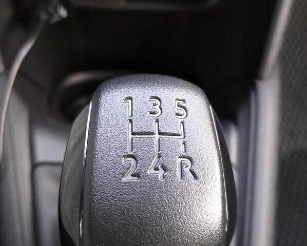 Белый Пежо 208, объемом двигателя 1.2 л и пробегом 81 тыс. км за 8400 $, фото 5 на Automoto.ua