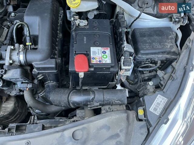 Белый Пежо 208, объемом двигателя 1.2 л и пробегом 24 тыс. км за 8700 $, фото 33 на Automoto.ua