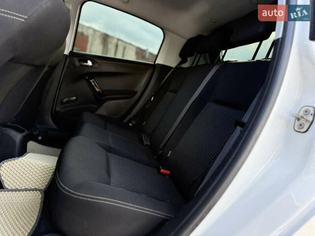 Белый Пежо 208, объемом двигателя 1.2 л и пробегом 127 тыс. км за 6750 $, фото 10 на Automoto.ua