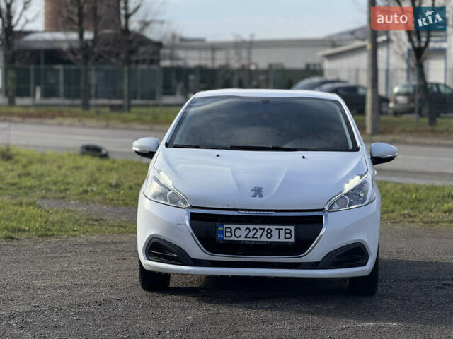Белый Пежо 208, объемом двигателя 1.2 л и пробегом 127 тыс. км за 6750 $, фото 1 на Automoto.ua