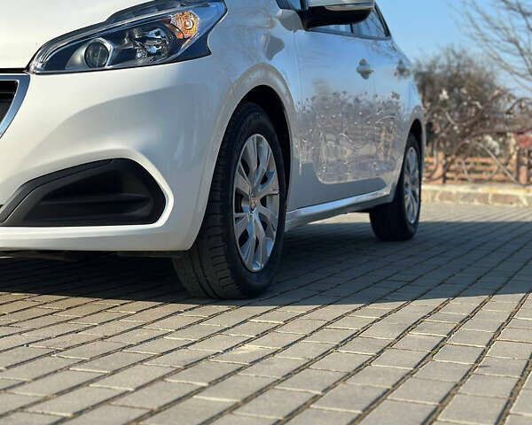 Білий Пежо 208, об'ємом двигуна 1.5 л та пробігом 90 тис. км за 10800 $, фото 5 на Automoto.ua