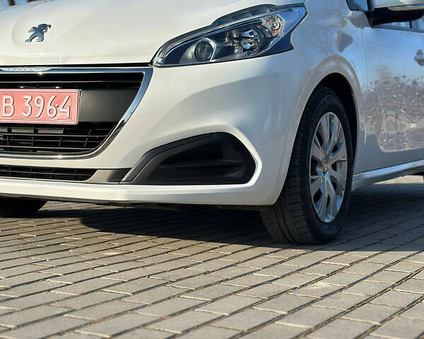 Білий Пежо 208, об'ємом двигуна 1.5 л та пробігом 90 тис. км за 10800 $, фото 4 на Automoto.ua