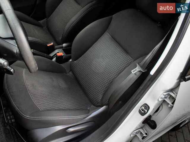 Белый Пежо 208, объемом двигателя 1.2 л и пробегом 106 тыс. км за 7500 $, фото 18 на Automoto.ua