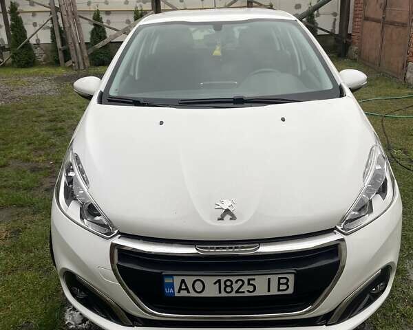 Белый Пежо 208, объемом двигателя 1.5 л и пробегом 190 тыс. км за 7900 $, фото 2 на Automoto.ua