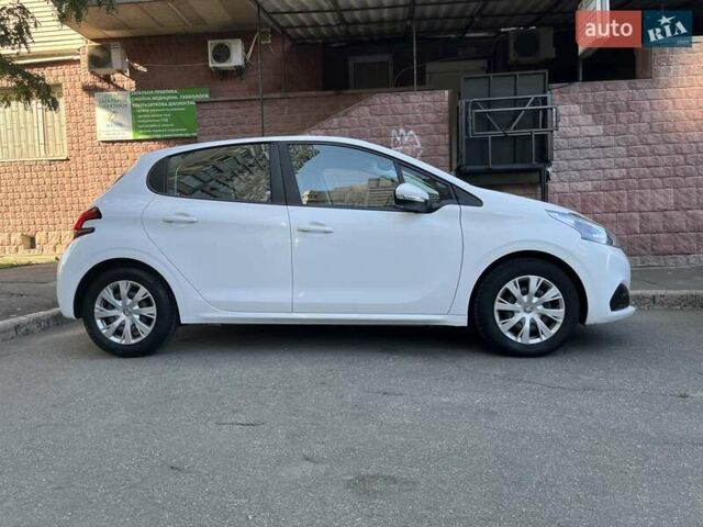 Белый Пежо 208, объемом двигателя 1.2 л и пробегом 24 тыс. км за 8700 $, фото 17 на Automoto.ua