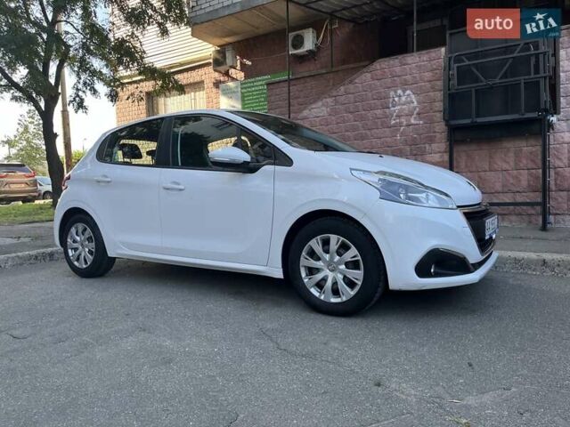 Белый Пежо 208, объемом двигателя 1.2 л и пробегом 24 тыс. км за 8700 $, фото 18 на Automoto.ua
