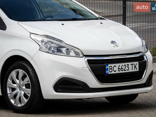 Белый Пежо 208, объемом двигателя 1.2 л и пробегом 106 тыс. км за 7500 $, фото 4 на Automoto.ua