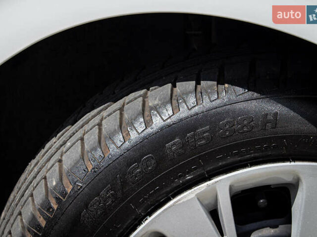 Белый Пежо 208, объемом двигателя 1.2 л и пробегом 106 тыс. км за 7500 $, фото 8 на Automoto.ua