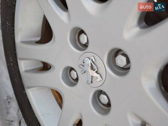Белый Пежо 208, объемом двигателя 1.2 л и пробегом 81 тыс. км за 8400 $, фото 9 на Automoto.ua