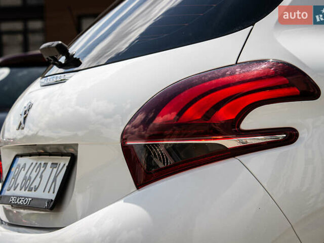 Белый Пежо 208, объемом двигателя 1.2 л и пробегом 106 тыс. км за 7500 $, фото 39 на Automoto.ua