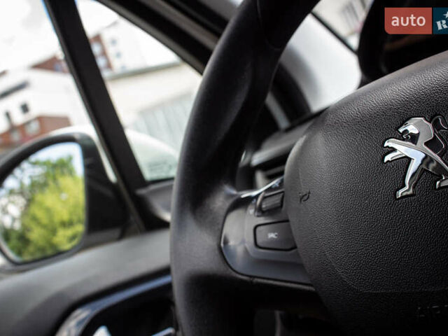Белый Пежо 208, объемом двигателя 1.2 л и пробегом 106 тыс. км за 7500 $, фото 30 на Automoto.ua