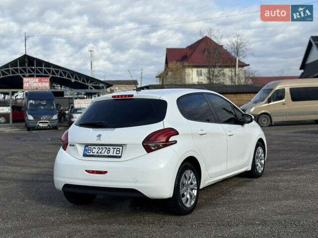 Белый Пежо 208, объемом двигателя 1.2 л и пробегом 127 тыс. км за 6750 $, фото 4 на Automoto.ua