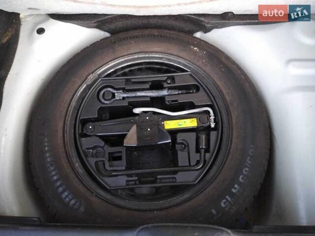 Белый Пежо 208, объемом двигателя 1.2 л и пробегом 81 тыс. км за 8400 $, фото 6 на Automoto.ua