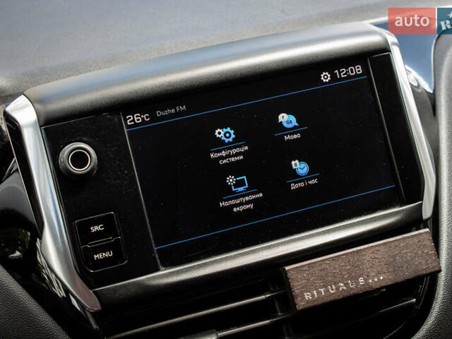 Белый Пежо 208, объемом двигателя 1.2 л и пробегом 106 тыс. км за 7500 $, фото 10 на Automoto.ua