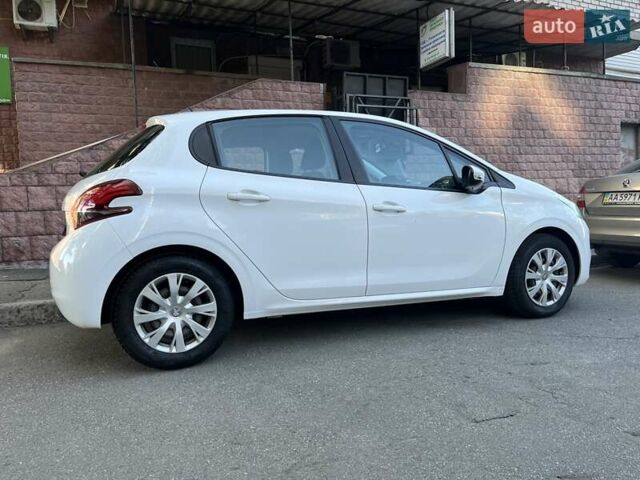 Белый Пежо 208, объемом двигателя 1.2 л и пробегом 24 тыс. км за 8700 $, фото 16 на Automoto.ua