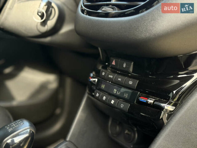 Белый Пежо 208, объемом двигателя 1.2 л и пробегом 127 тыс. км за 6750 $, фото 7 на Automoto.ua