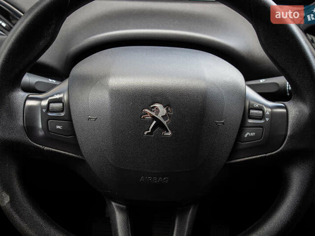 Белый Пежо 208, объемом двигателя 1.2 л и пробегом 106 тыс. км за 7500 $, фото 28 на Automoto.ua