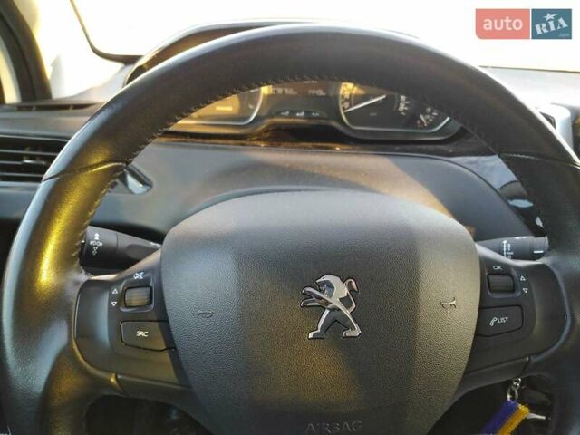 Белый Пежо 208, объемом двигателя 1.2 л и пробегом 81 тыс. км за 8400 $, фото 4 на Automoto.ua
