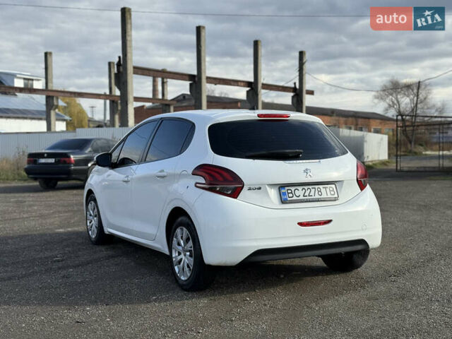 Белый Пежо 208, объемом двигателя 1.2 л и пробегом 127 тыс. км за 6750 $, фото 3 на Automoto.ua