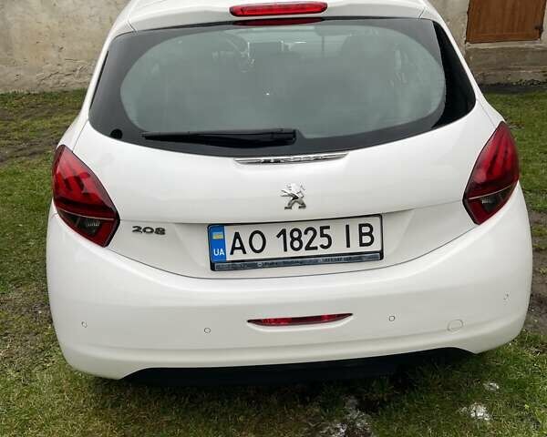 Белый Пежо 208, объемом двигателя 1.5 л и пробегом 190 тыс. км за 7900 $, фото 7 на Automoto.ua