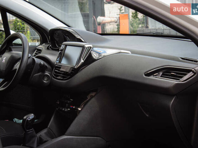 Белый Пежо 208, объемом двигателя 1.2 л и пробегом 106 тыс. км за 7500 $, фото 22 на Automoto.ua