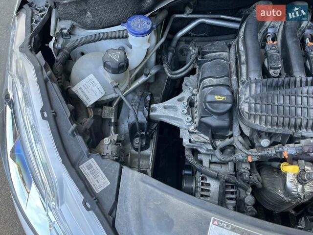 Белый Пежо 208, объемом двигателя 1.2 л и пробегом 24 тыс. км за 8700 $, фото 32 на Automoto.ua