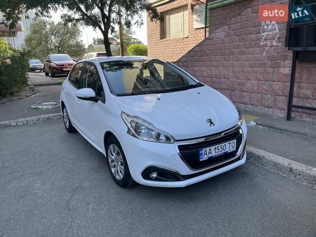 Белый Пежо 208, объемом двигателя 1.2 л и пробегом 24 тыс. км за 8700 $, фото 4 на Automoto.ua