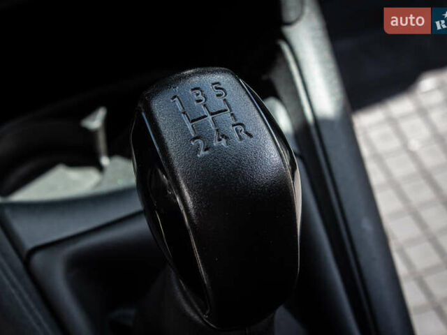 Белый Пежо 208, объемом двигателя 1.2 л и пробегом 106 тыс. км за 7500 $, фото 20 на Automoto.ua