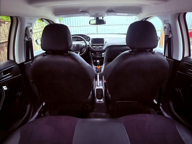 Белый Пежо 208, объемом двигателя 1.5 л и пробегом 130 тыс. км за 8500 $, фото 12 на Automoto.ua