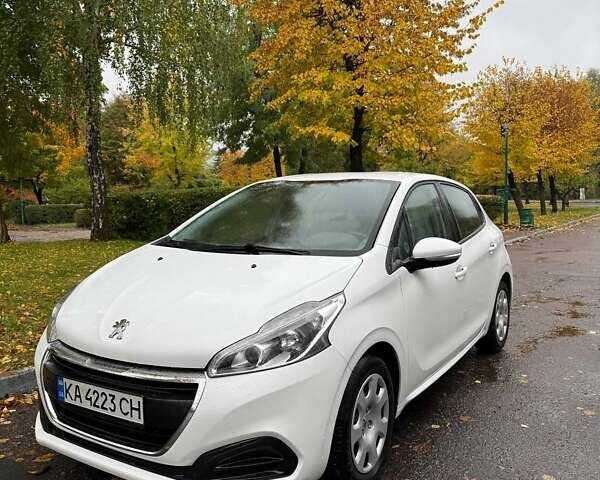 Белый Пежо 208, объемом двигателя 1.2 л и пробегом 178 тыс. км за 7000 $, фото 7 на Automoto.ua