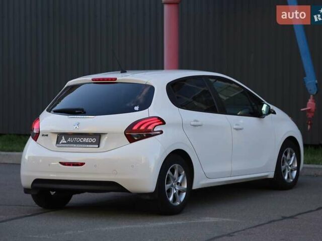 Белый Пежо 208, объемом двигателя 1.5 л и пробегом 55 тыс. км за 12000 $, фото 6 на Automoto.ua