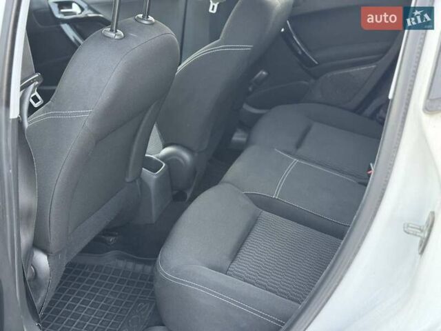 Белый Пежо 208, объемом двигателя 1.2 л и пробегом 161 тыс. км за 7000 $, фото 6 на Automoto.ua