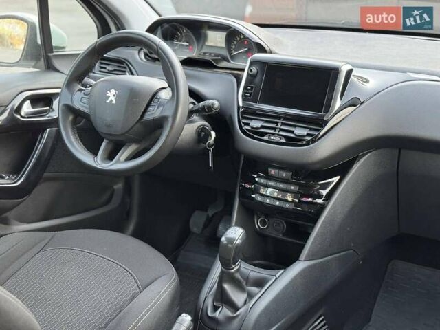 Белый Пежо 208, объемом двигателя 1.2 л и пробегом 161 тыс. км за 7000 $, фото 8 на Automoto.ua