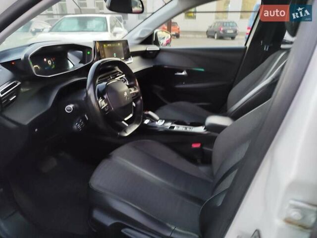 Белый Пежо 208, объемом двигателя 0 л и пробегом 119 тыс. км за 15555 $, фото 37 на Automoto.ua