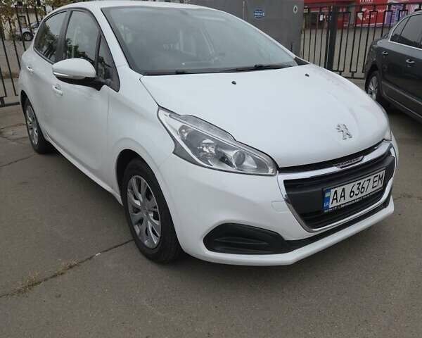 Белый Пежо 208, объемом двигателя 1.2 л и пробегом 115 тыс. км за 6999 $, фото 10 на Automoto.ua