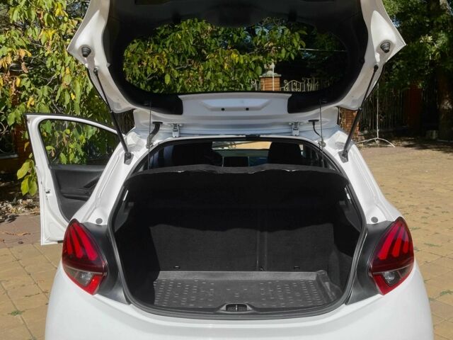 Білий Пежо 208, об'ємом двигуна 1.1 л та пробігом 83 тис. км за 9999 $, фото 17 на Automoto.ua