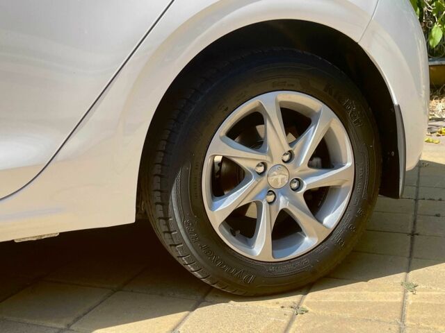 Білий Пежо 208, об'ємом двигуна 1.1 л та пробігом 83 тис. км за 9999 $, фото 7 на Automoto.ua